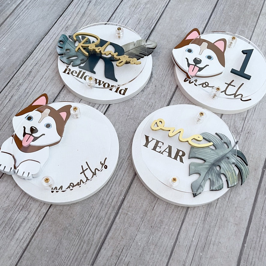 inicial con hojas y perritos